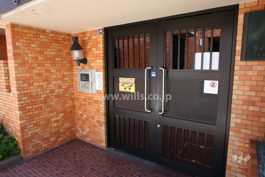 エントはオートロック付きです。