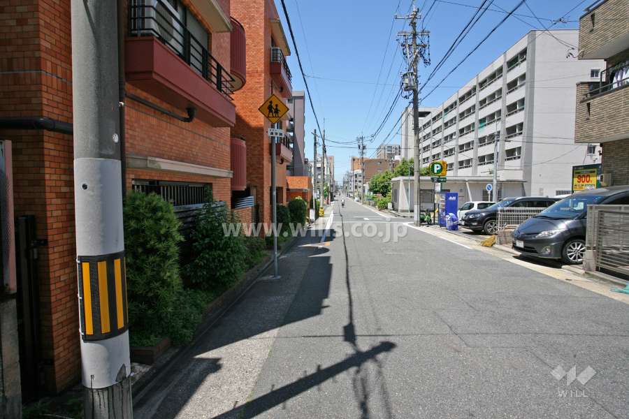 敷地北側の前面道路