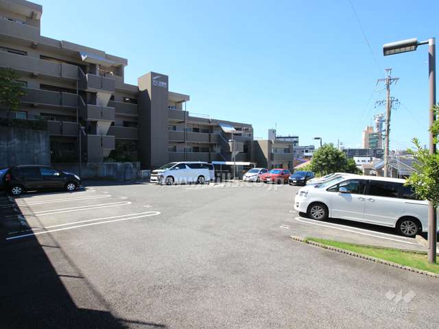 敷地内駐車場（屋外平面式）