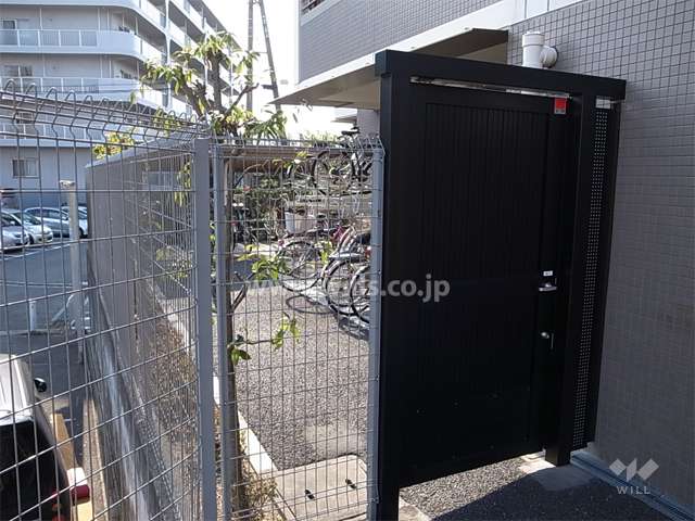 駐輪場（扉付き）