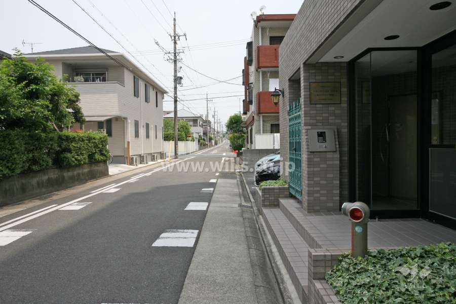 敷地東側の前面道路