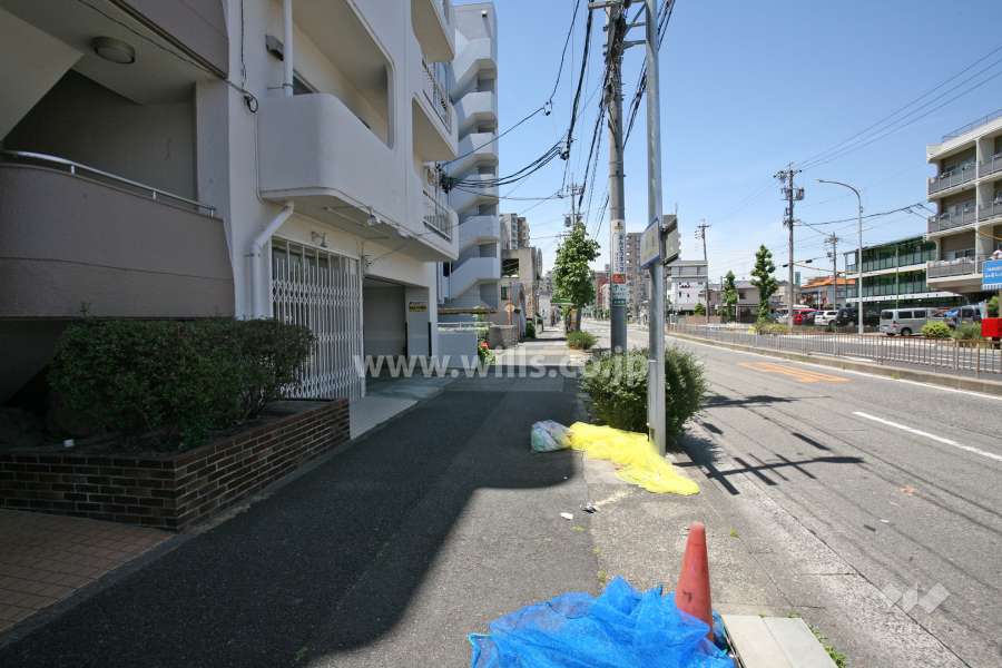 敷地北側の前面道路(藤成通)