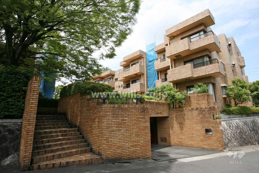 ルミエール南山A棟の外観