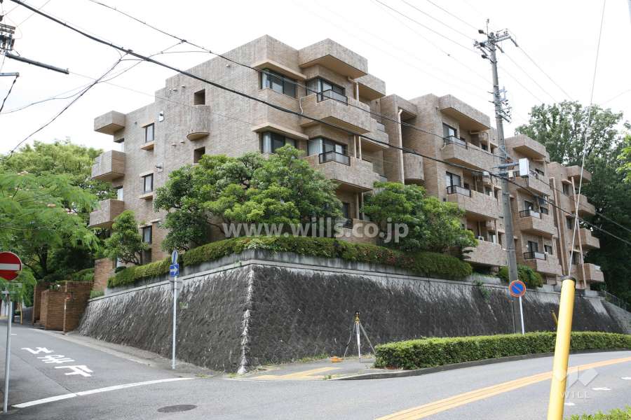 ルミエール南山A棟の外観