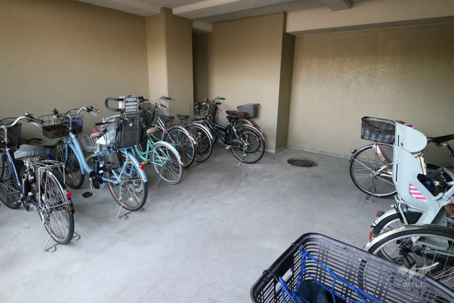屋内に設けられた駐輪場
