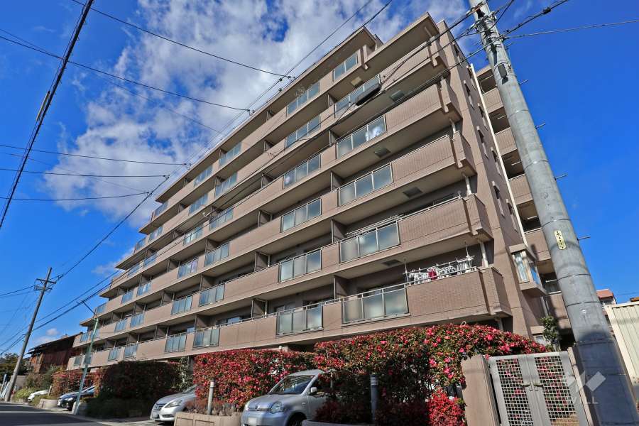 萩原町パークハウスの外観（南東側から）