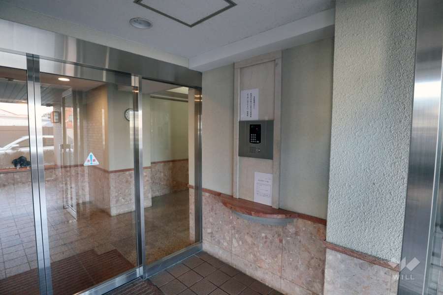 エントランスはオートロック付きです。