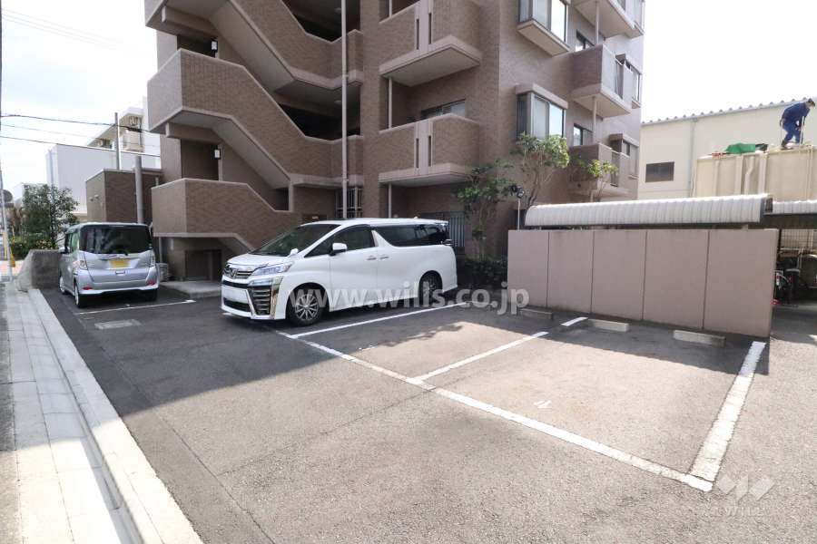 敷地内駐車場（屋外平面式）