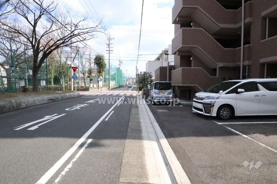 敷地北側の前面道路