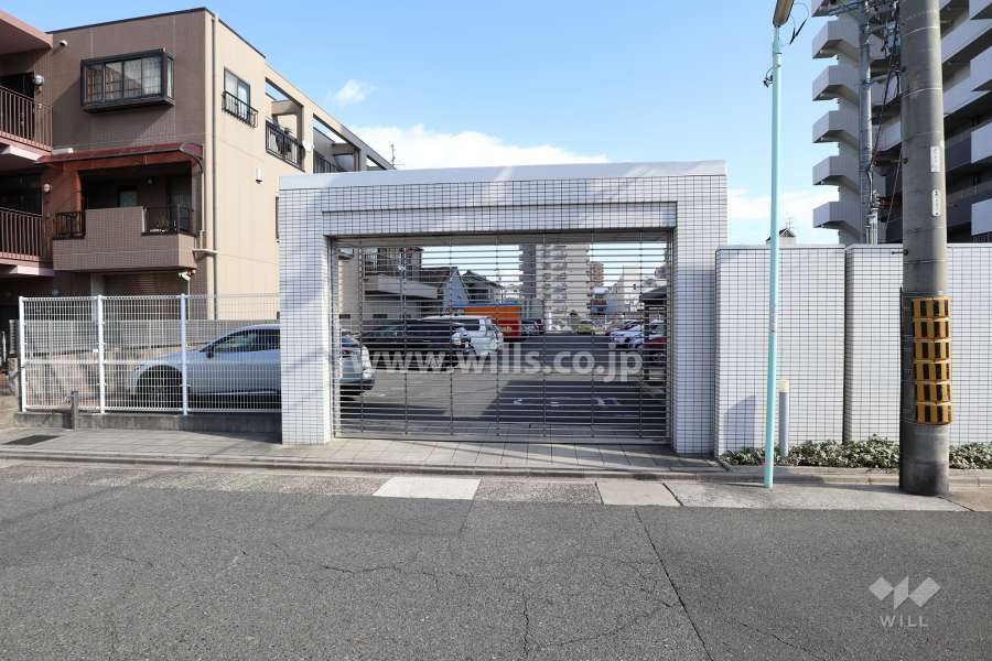 駐車場出入り口（リングシャッター付き）