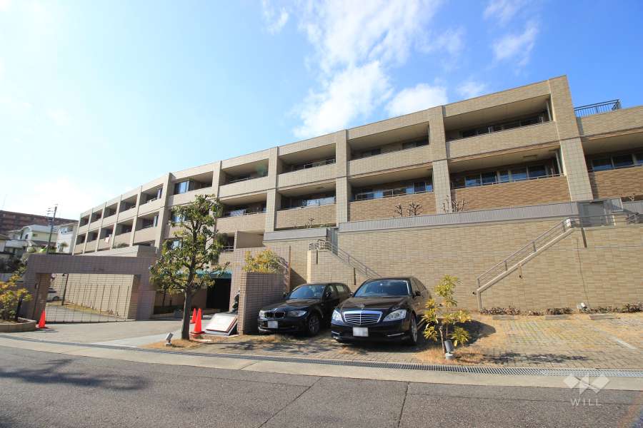 ライオンズヒルズ高峯五番館の外観（東側から）