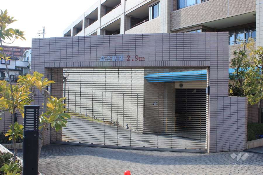 駐車場の出入り口（リングシャッター付き）