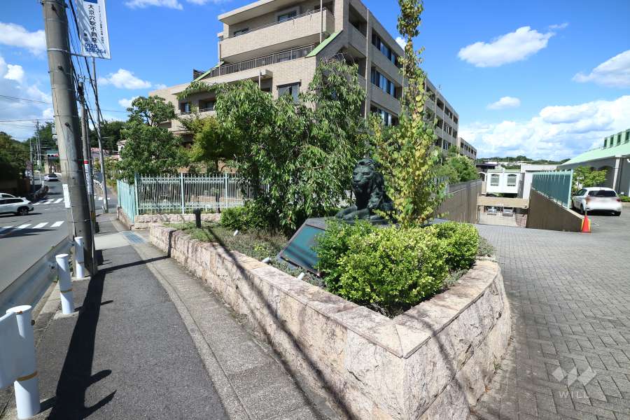 エントランスの銘板