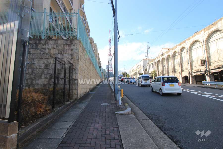 敷地北側の前面道路