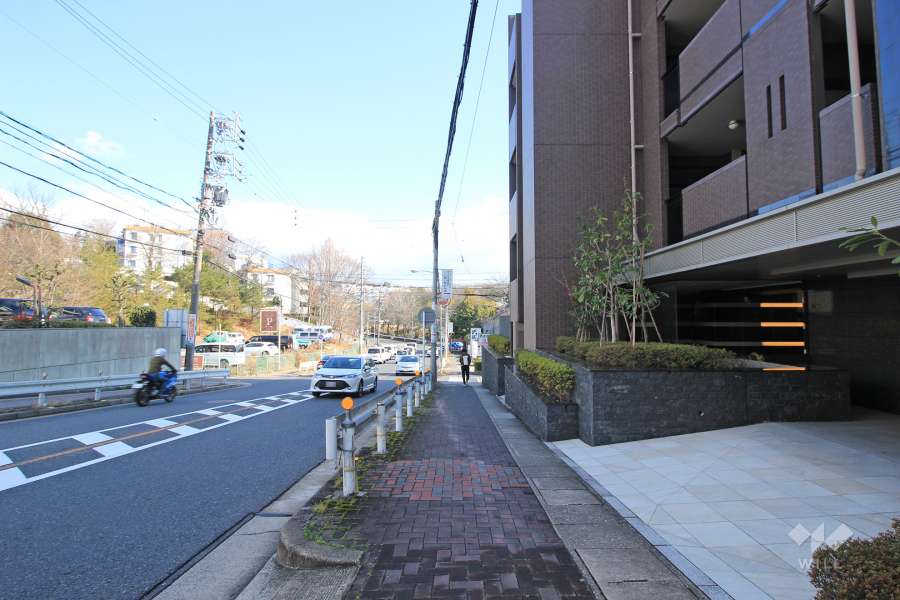 敷地北側の前面道路