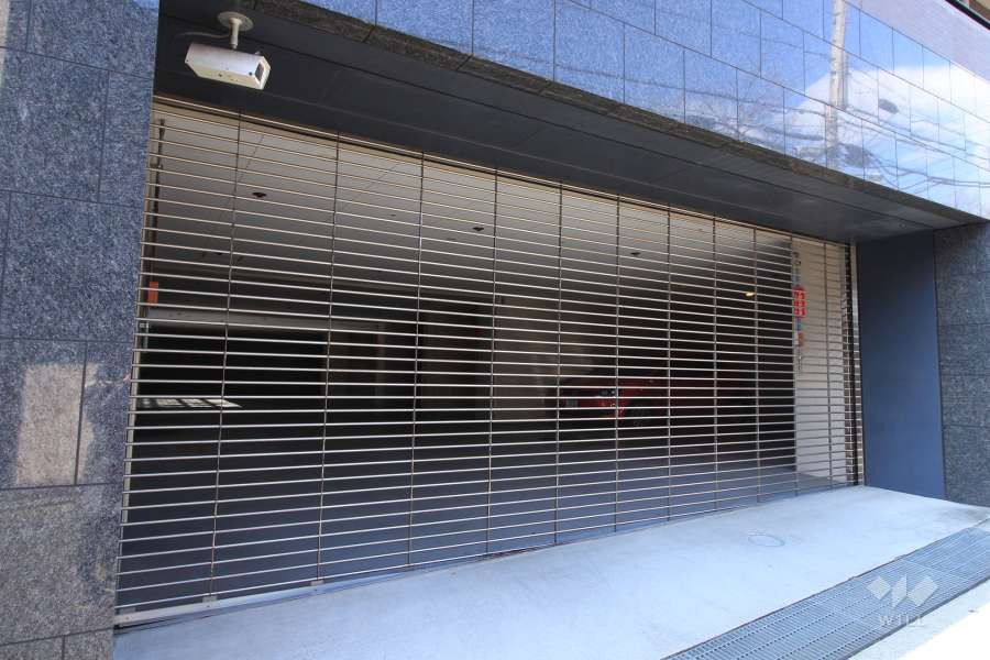 駐車場出入り口（リングシャッター付き）