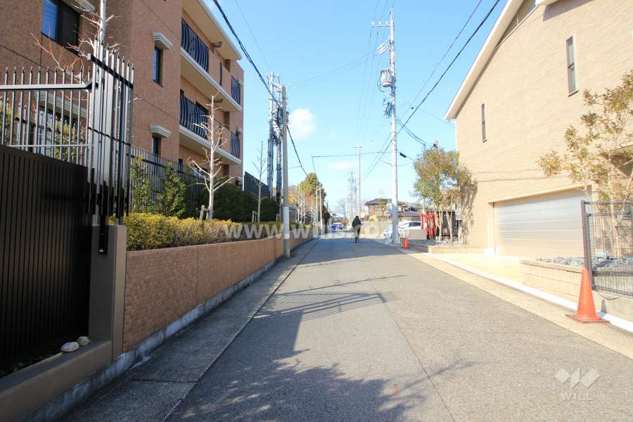 敷地東側の前面道路