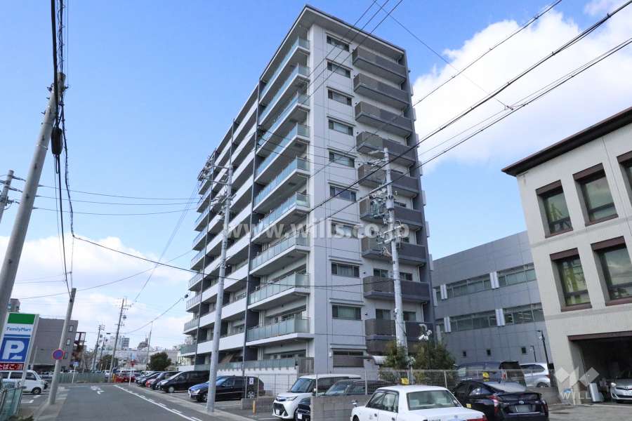 ファミリアーレ白金の外観（南側から）