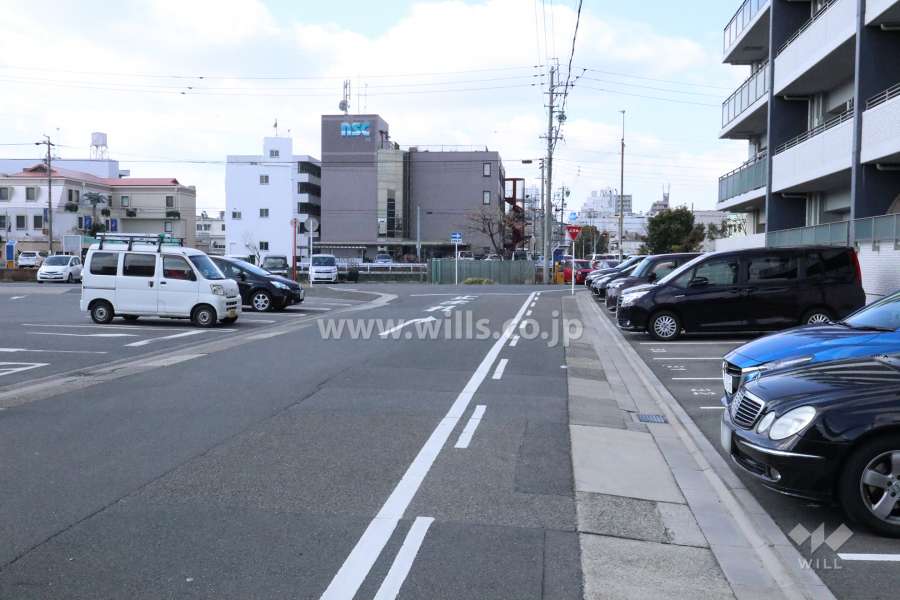 敷地南側の前面道路