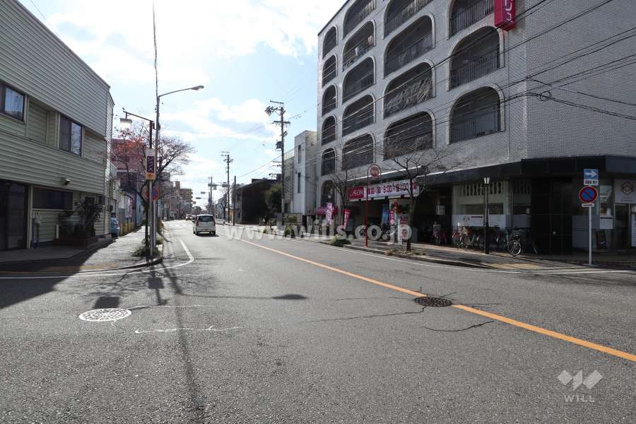 敷地東側の前面道路