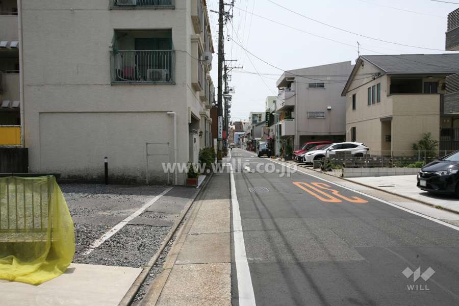 敷地西側の前面道路