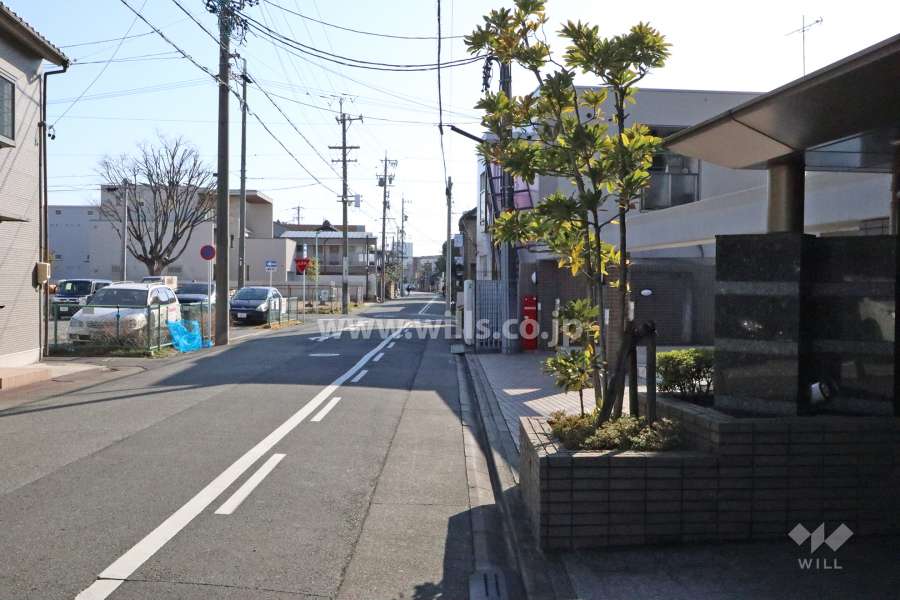 敷地北側の前面道路