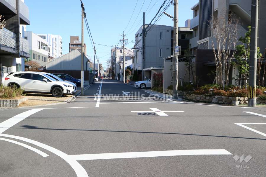 敷地北側の前面道路