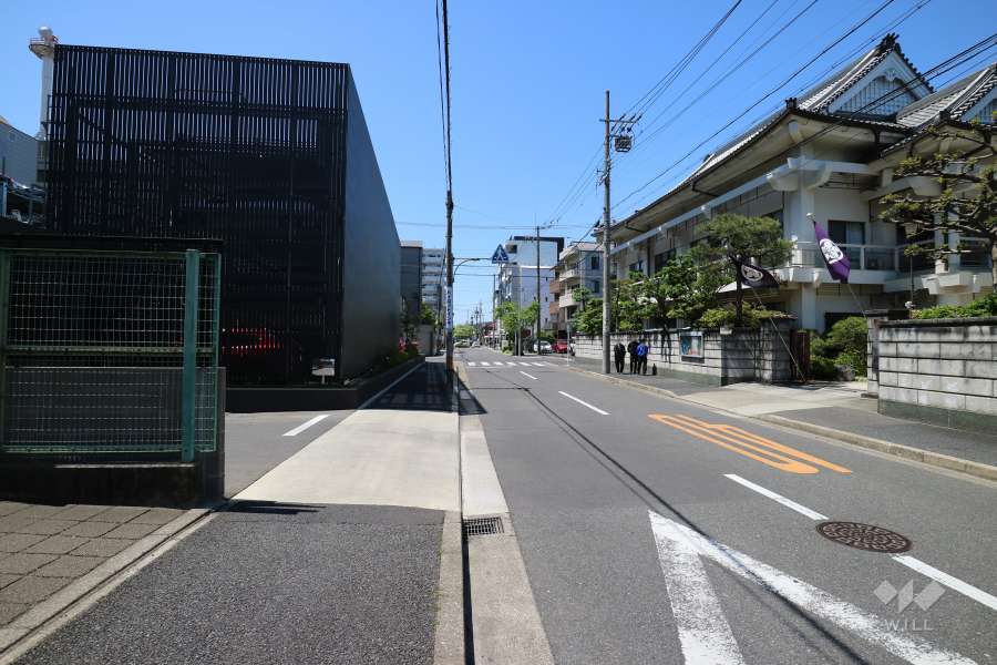 敷地北側の前面道路
