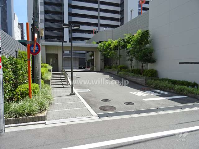 敷地内駐車場への入り口