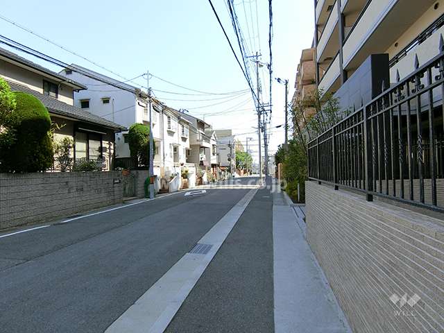 敷地東側の前面道路