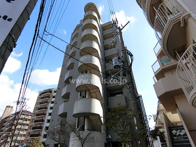 ローレル西岡本の外観（北西側から）