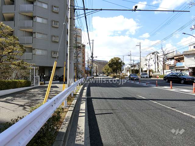 敷地北側は山手幹線に面しています。