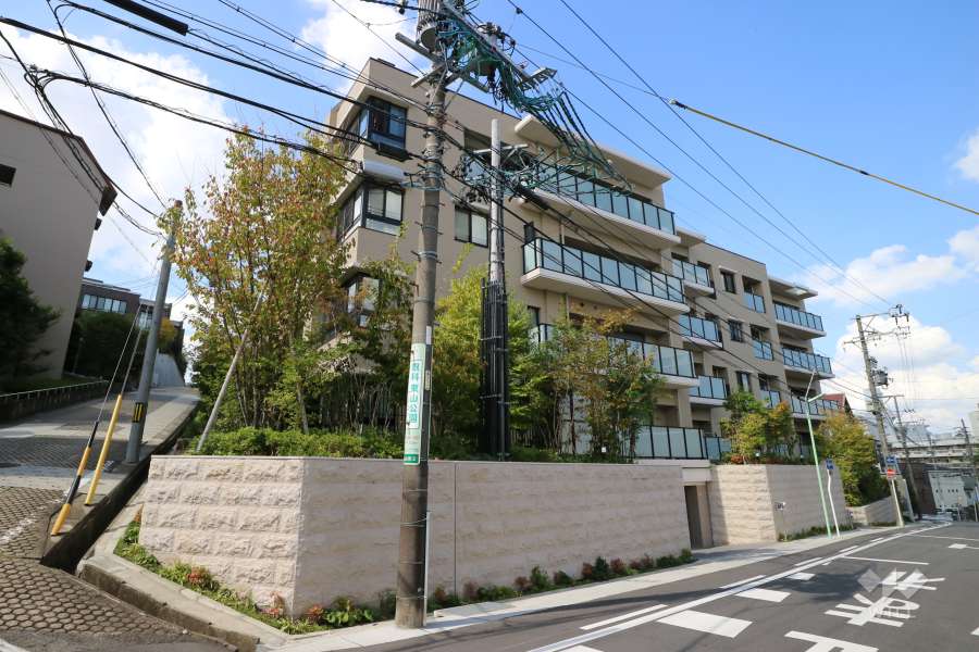 グランドメゾン東山ザ・テラスの外観（南東側から）
