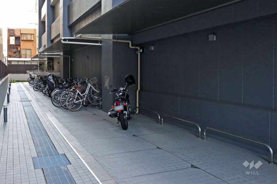 バイク置場と駐輪場