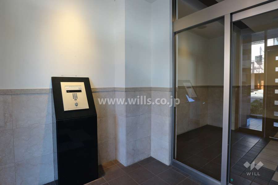 エントランスはオートロック