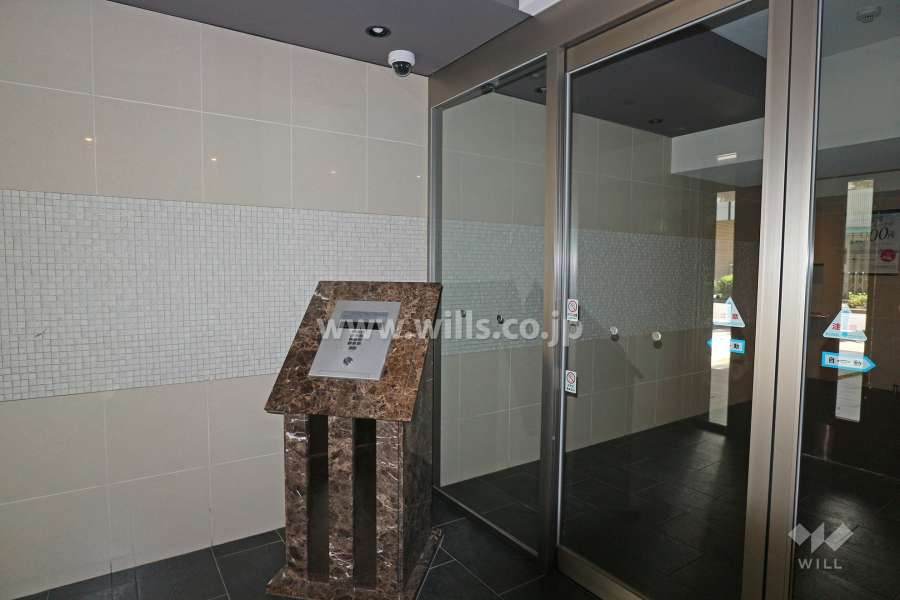 エントランスはオートロック付きです。