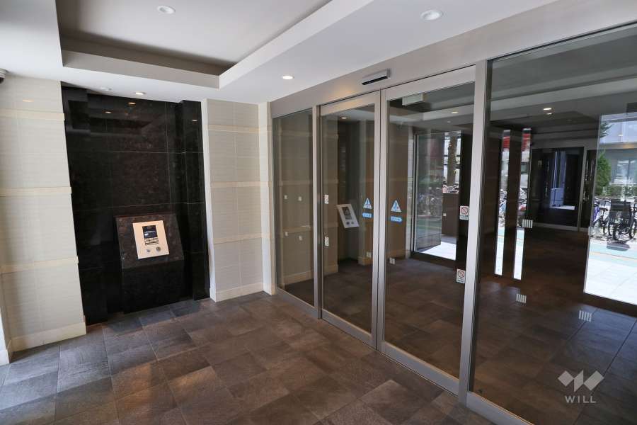 エントランスはオートロック付きです。