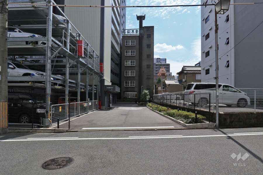 駐車場出入り口