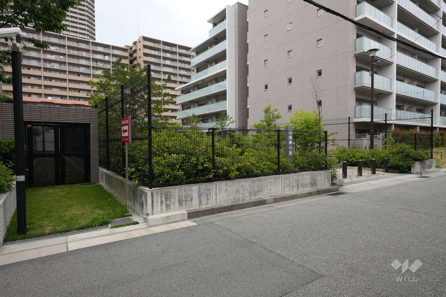 敷地東側に隣接して『両度東公園』があります。