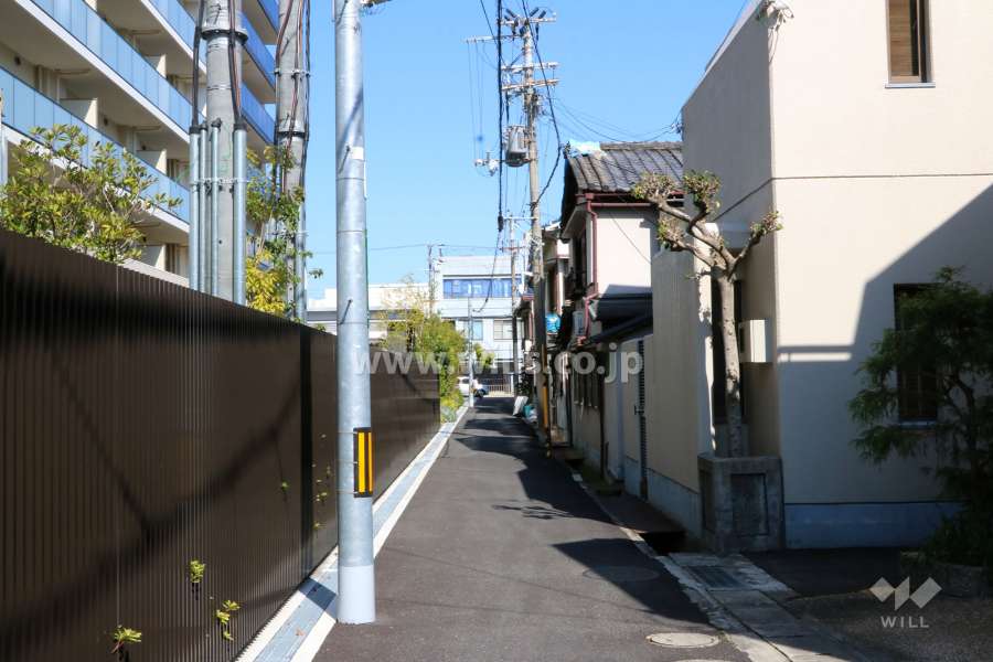 敷地南側の前面道路