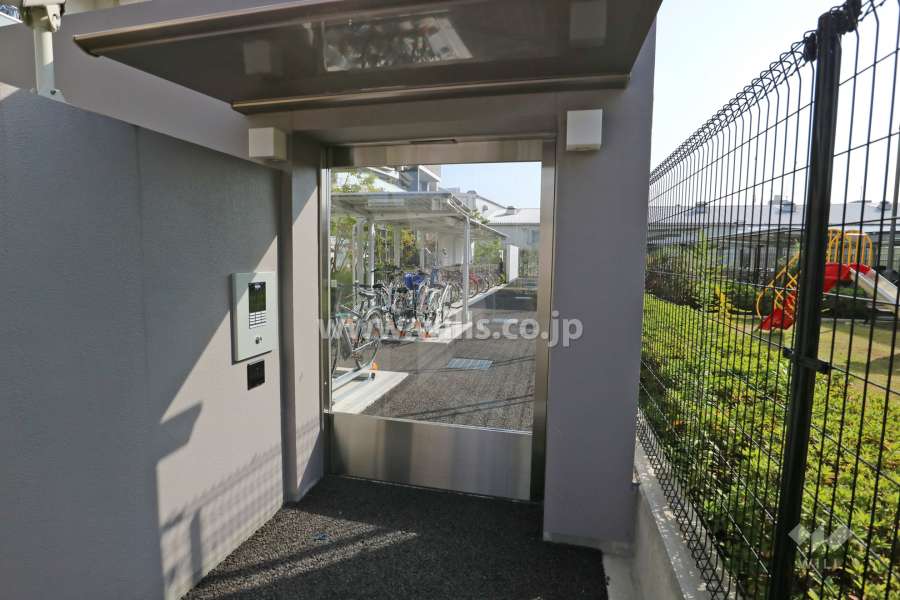 駐輪場裏手入り口