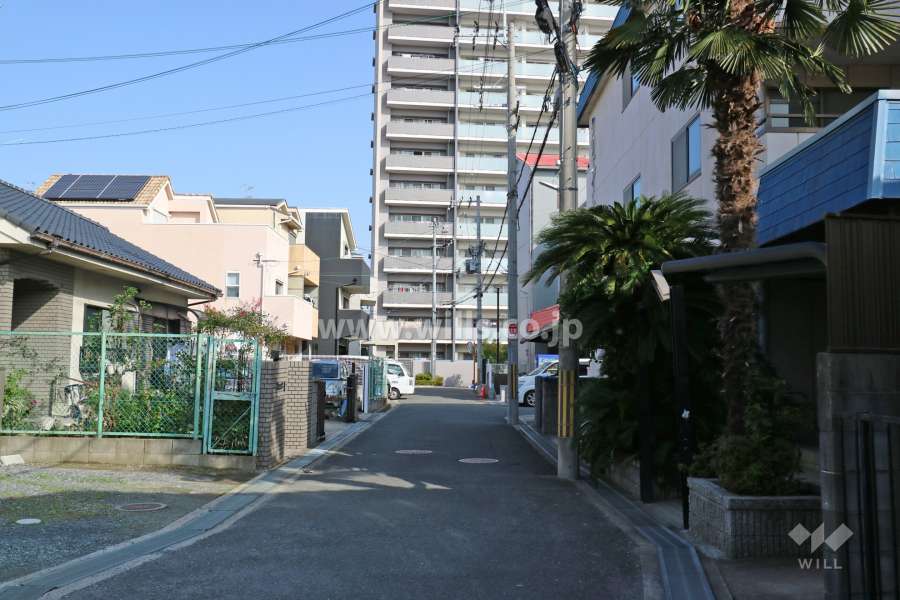 敷地の南西側前面道路