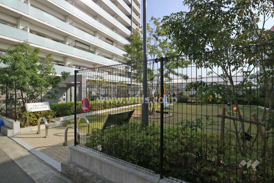 敷地南西側に隣接する公園