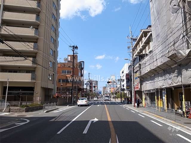 敷地東側は国道176号線に面しています。