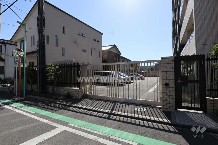駐車場出入り口（敷地南東側）