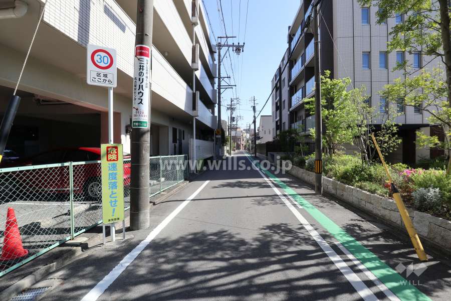 敷地東側の前面道路