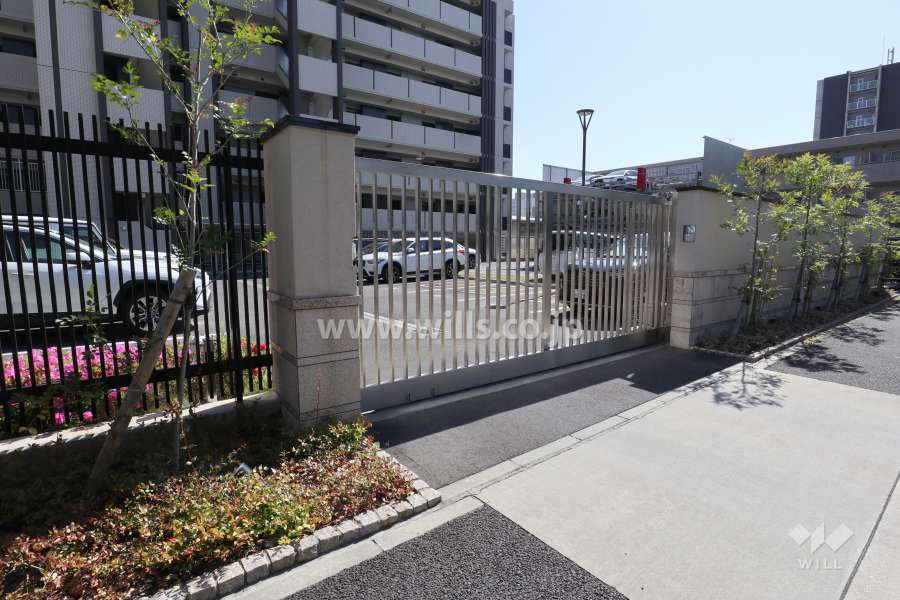 駐車場出入り口（敷地北東側）