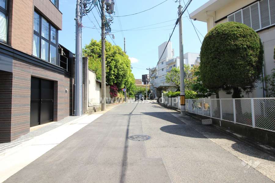 敷地南側の前面道路