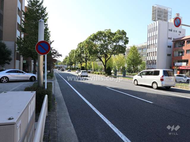 敷地北側の前面道路（東側から）
