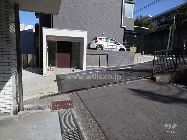 駐車場出入り口
